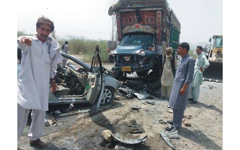 ڈیرہ اسماعیل خان میں ہولناک ٹریفک حادثہ، ايک ہی خاندان كے 7 افراد جاں بحق