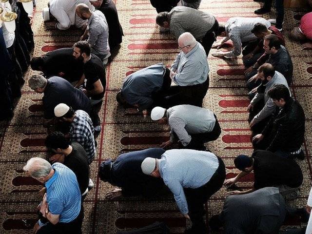 مسلمان ملازمین کو نماز کی ادائیگی کی وجہ سے ملازمت سے برطرف کرنا امریکی کمپنی کو مہنگا پڑ گیا، سب سے بڑی سزا مل گئی