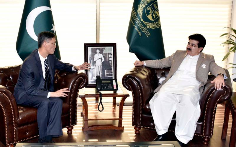 چین پاکستان خطے کی ترقی اور خوشحالی کے لیے کوشاں ہیں،چیئرمین سینیٹ کی چینی سفیر سے گفتگو