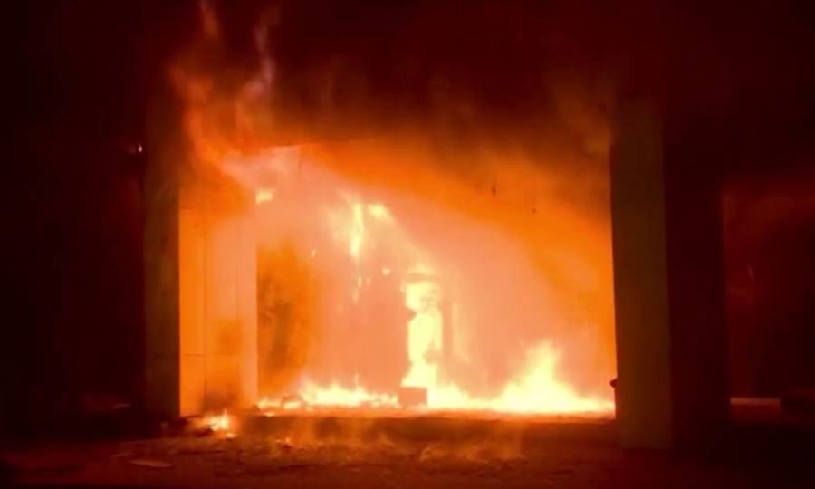  کراچی:کیمیکل کےگودام میں آگ لگ گئی،فائربریگیڈکی 5 گاڑیاں آگ پرقابوپانےمیں مصروف