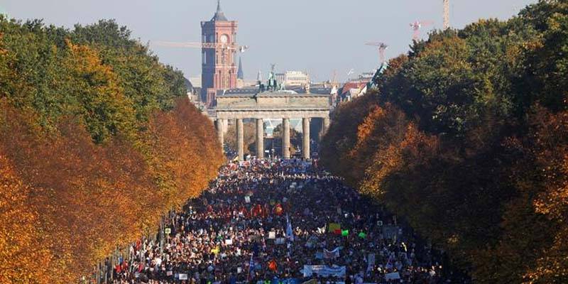 جرمن دارالحکومت برلن میں نسل پرستی کے خلاف بڑا مارچ،لاکھوں افرادکی شرکت
