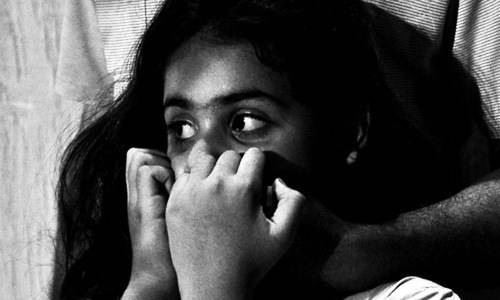 جنسی زیادتی کا شکار طالبہ کو شہر کے سکولوں کا داخلہ دینے سے انکار