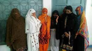 لاہور:قحبہ خانے پر پولیس کا چھاپہ،7خواتین،4مرد شرمناک حالت میں گرفتار