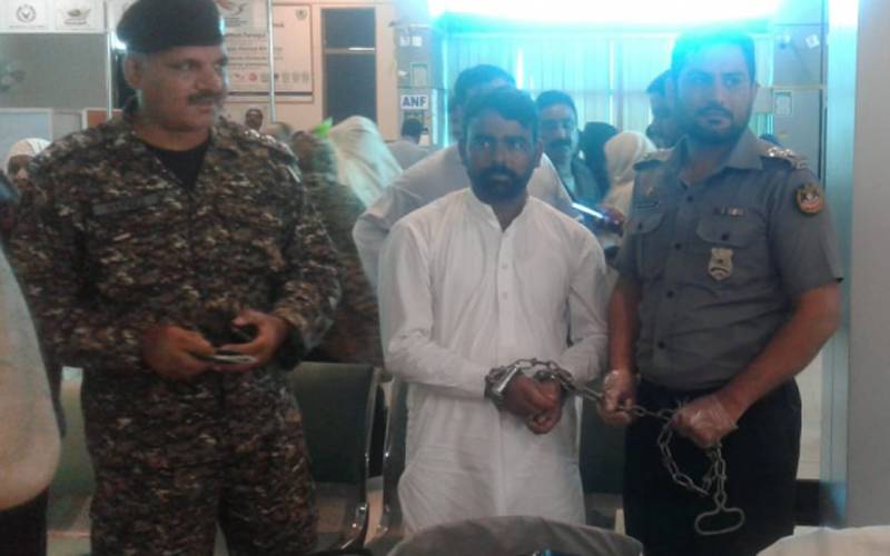 سعودی عرب جانیوالی فلائٹ کے مسافر سے سیالکوٹ ائرپورٹ پر ایک کلو کرسٹل آئس برآمد، ملزم گرفتار