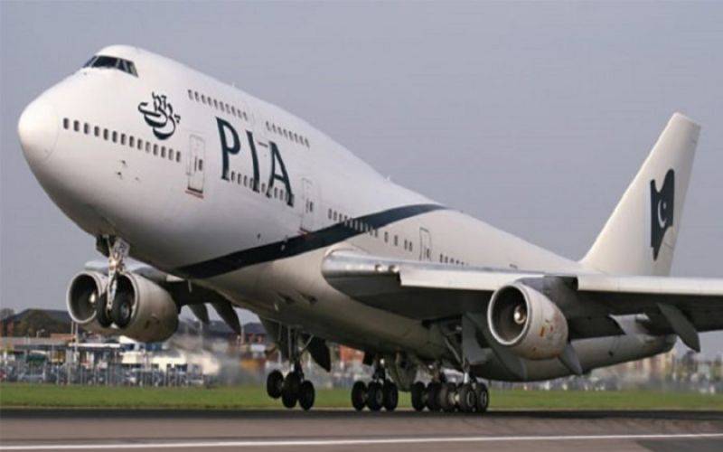 پی آئی اے کی 80 ایئر ہوسٹسز کو فارغ کر دیا اور ۔۔۔انتہائی حیران کن خبر آ گئی 