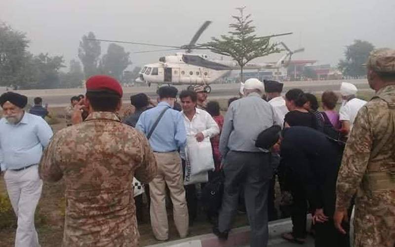 موٹروے پر پھنسے وہ 50 افراد جنہیں ہیلی کاپٹر پر لاہور پہنچا دیا گیا کیونکہ۔۔۔