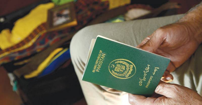 دنیا کے طاقتور ترین پاسپورٹس کی فہرست جاری ، دبئی تیسرے نمبر پر لیکن پاکستان کا کونسا نمبر ہے ؟ جان کر آپ کو اپنی آنکھوں پر یقین نہیں آئے گا 