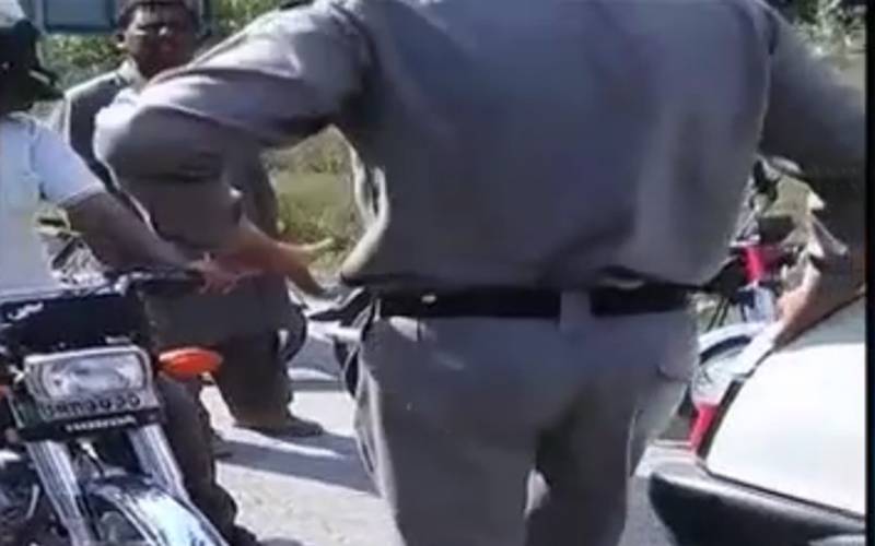موٹروے پولیس نے موٹر سائیکل سوار کا 7450 روپے کا مہنگا ترین چالان کر دیا 