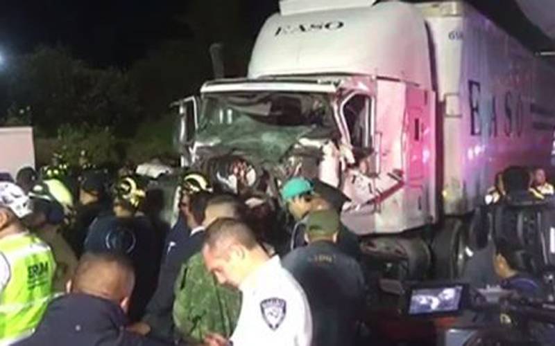 میکسیکو، ٹرک کی بریک فیل ہونے اور کاروں میں تصادم کے نتیجے میں 10افراد ہلاک ، 17زخمی 