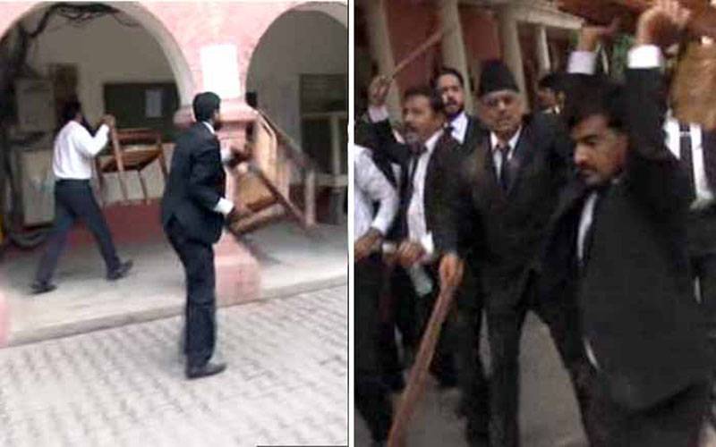فیصل آباد میں ہائیکورٹ بنچ کے قیام کیلئے احتجاج کے دوران وکلاءمشتعل ،سیشن کورٹ میں توڑپھوڑ