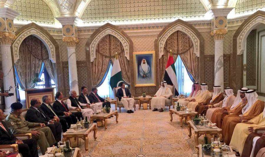 ابوظہبی: وزیراعظم کی ولی عہد شیخ محمد بن زید سے ملاقات، باہمی امورپر گفتگو