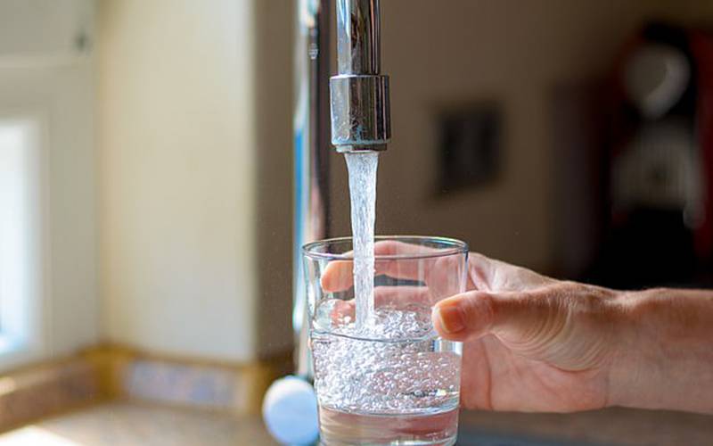 زیادہ پانی پینا صحت کے لئے فائدہ مند، لیکن کتنا زیادہ پانی پی لیا جائے تو آپ کی موت بھی ہوسکتی ہے؟ جانئے انتہائی ضروری بات