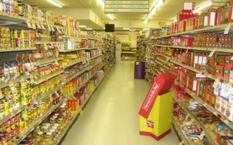 سعودی عرب : سپر مارکیٹوں اور راشن کے کاروبار سے غیر ملکیوں کی مکمل چھٹی کا منصوبہ