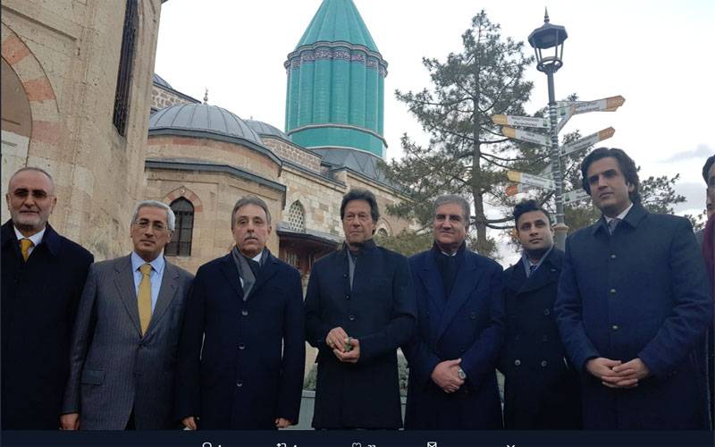وزیراعظم عمران خان اپنی کابینہ کے ممبران کوترکی میں مولانا جلال الدین رومی کے مزار پر لے گئے ،تصاویر بھی سامنے آگئیں