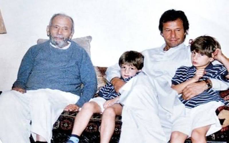 ”عمران خان کے والد میرے چچا تھے ،میں جانتا ہوں کہ وہ بہت دیانت دار افسر تھے لیکن ۔۔۔“حفیظ اللہ نیازی پہلی بار وزیراعظم کے والد پر لگنے والے الزامات پر بول پڑے 
