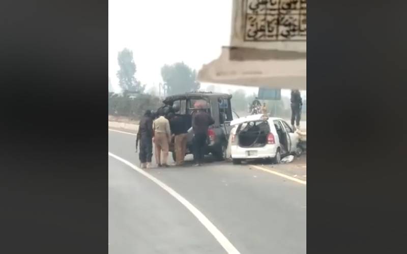 ساہیوال میں سی ٹی ڈی کی جانب سے کس طرح گاڑی پر گولیاں چلائی گئیں اور انہوں نے اس کے بعد کیا کیا ؟ اصل ویڈیو سامنے آ گئی ، انسانیت کا جنازہ نکل گیا