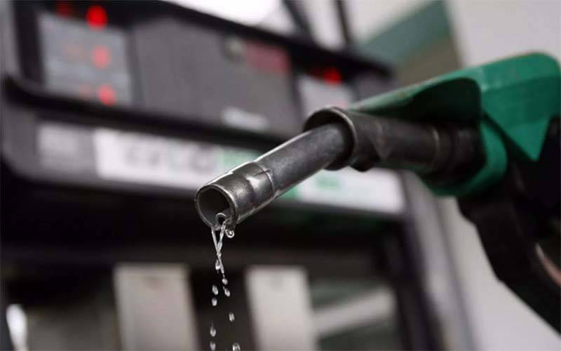 پٹرول کی فی لیٹر قیمت میں کتنے روپے تک کمی متوقع ہے ؟ پاکستانیوں کیلئے بڑی خوشخبری آ گئی 
