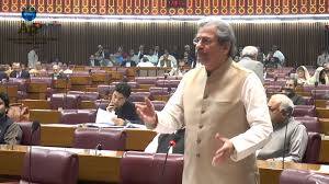 پارلیمنٹ یا جمہوریت احتساب کے عمل میں ڈھال نہیں بن سکتی: شفقت محمود
