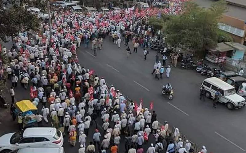 بھارت میں پچاس ہزار سے زائد کسانوں کا حکومت کے خلاف لانگ مارچ جاری 8052