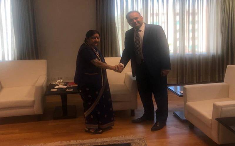 بیک ڈور ڈپلومیسی ؟ حکمران جماعت کے رکن اسمبلی ڈاکٹر رمیش کمار کی مودی، سشما اور سابق بھارتی آرمی چیف سے ملاقاتیں