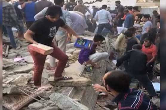 کراچی کے علاقے ملیرمیں 3 منزلہ رہائشی عمارت زمین بوس ہو گئی،خاتون سمیت2 افرادجاں بحق،متعددافرادکے ملبے تلے د بے ہونے کی اطلاعات