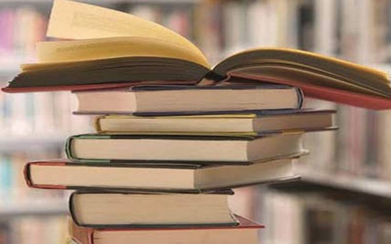 حکومت نے سرکاری سکولوں کی درسی کتب ہمسایہ ملک سے چھپوانے کا فیصلہ کرلیا ، قومی پبلشرز کیلئے خطرے کی گھنٹی بج گئی