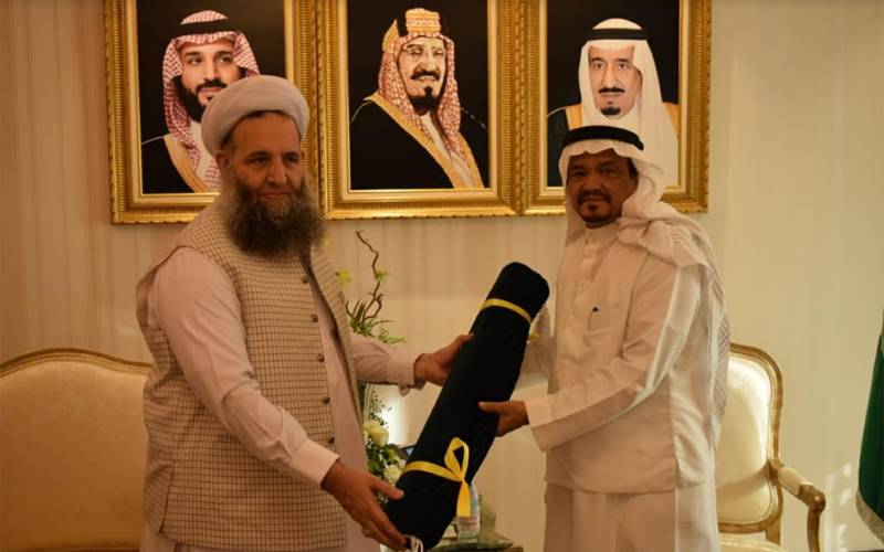 وفاقی وزیر برائے مذہبی امور نور الحق قادری کی جدہ میں سعودی وزیر حج و عمرہ ڈاکٹر صالح بن طاہر بنتن سے ملاقات