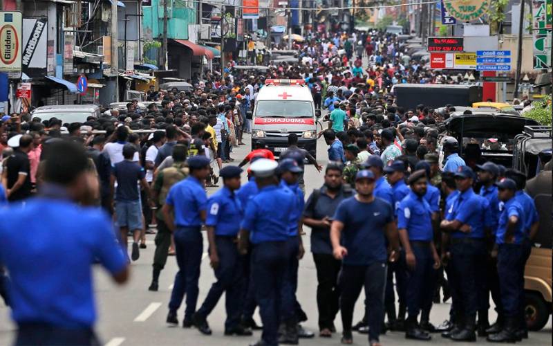 سری لنکا بم دھماکوں سے گونج اٹھا ،208 افراد ہلاک 500سے زائد زخمی ، کرفیو نافذ ، د ودن عام تعطیل کا اعلان 