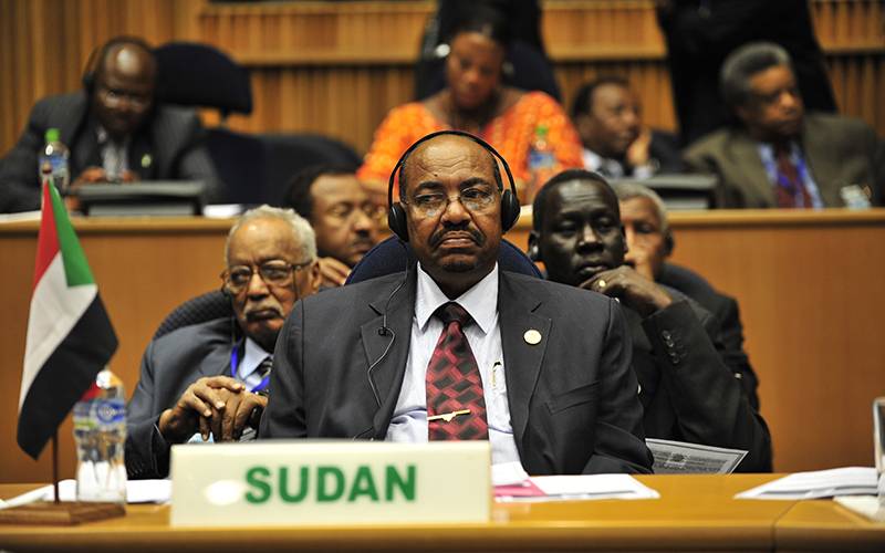 سوڈان میں فوج نے اقتدار پر قبضہ کرلیا، ہٹائے جانے والے صدر عمر البشیر کے گھر کی تلاشی لی گئی تو وہاں سے کتنی رقم نکلی؟ جان کر یقین نہ آئے