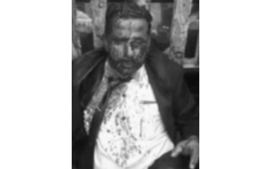 جڑانوالہ میں سول جج چوہدری خالد محمود واڑئچ پر کمرہ عدالت میں وکلاکا حملہ