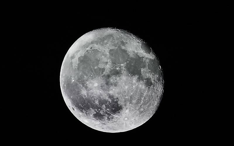 چاند سکڑتا کیوں جارہا ہے؟ سائنسدانوں نے عقل کو دنگ کردینے والا انکشاف کردیا
