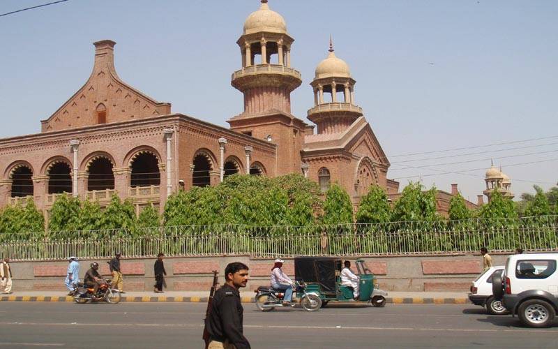 لاہور ہائیکورٹ،سول جج کو کرسی مار کر زخمی کرنے والے وکیل کی سزا کیخلاف اپیل پر فیصلہ محفوظ
