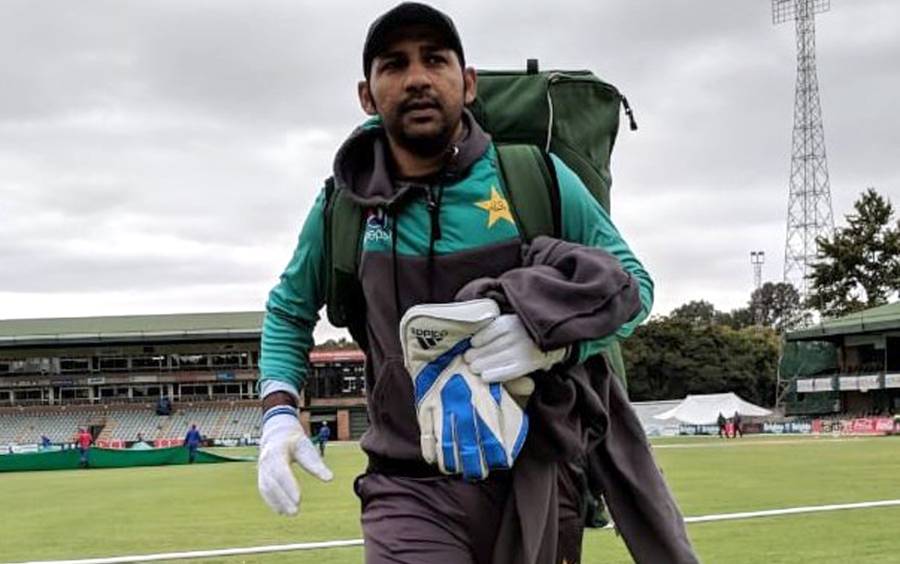 بھارت سے شکست کھانے کے بعد کھلاڑی لندن پہنچے تو میڈیا کو دیکھ کر سرفراز احمد نے کیا کہا؟ خبر آ گئی