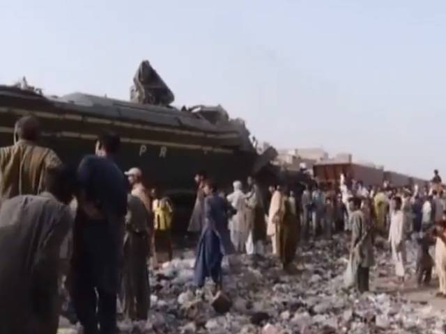 حیدر آباد ٹرین حادثہ ،جنا ح ایکسپریس کے انجن میں ڈرائیور کے علاوہ اور کون موجود تھا اور وہ کیا کر رہے تھے ؟چیف ایگزیکٹو آفیسر ریلوے کا تہلکہ خیز انکشاف