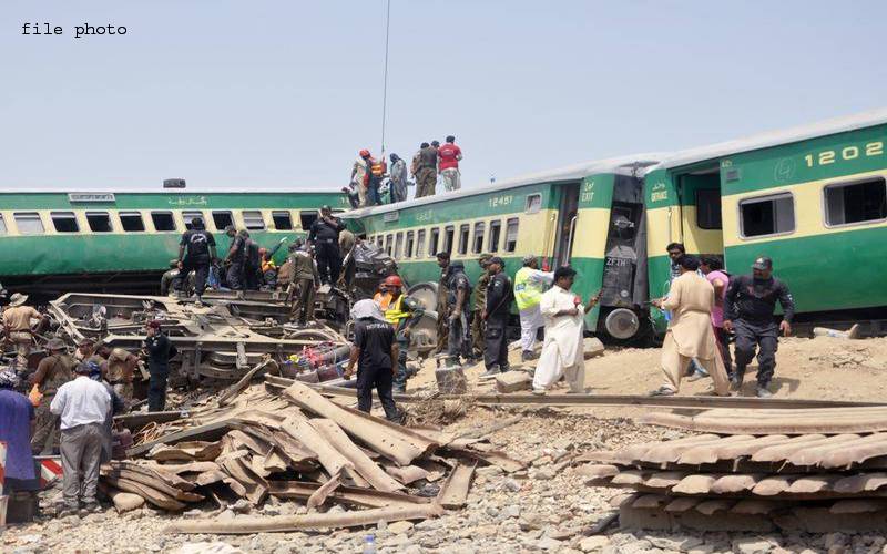 صادق آباد ٹرین حادثہ ،جاں بحق افراد کی تعداد 21ہوگئی ،متعدد زخمی