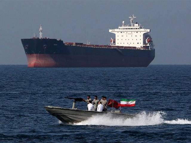 ایران نے تیل کی سمگلنگ پر غیرملکی بحری جہاز قبضے میں لے لیا