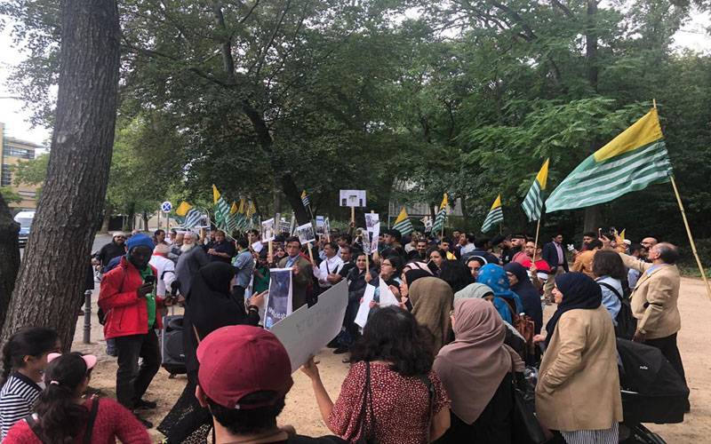 لندن، برسلز،پیرس، ٹوکیو سمیت مختلف ممالک میں اوورسیز پاکستانیوں اورکشمیریوں نے بھارتی یوم آزادی کویوم سیا ہ بنادیا