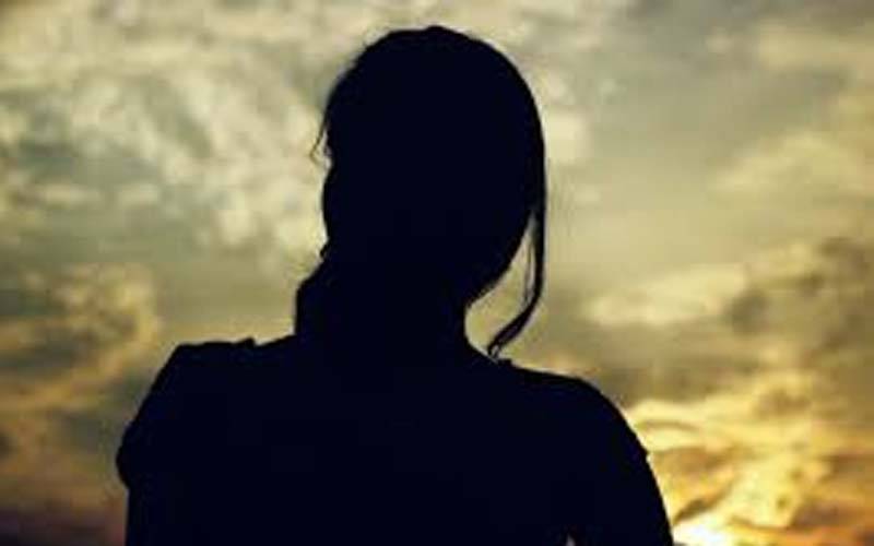 فیصل آباد میں بیٹی کے اغواءکا مقدمہ درج کروانے گئی خاتون کے ساتھ کیا سلوک کیا گیا ؟ افسوسناک خبر آ گئی 
