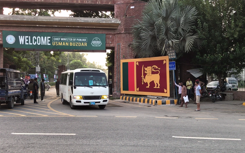 سری لنکا کے ساتھ میچ سے قبل قذافی سٹیڈیم لاہور کے باہر کیا ماحول ہے؟ آپ بھی دیکھئے