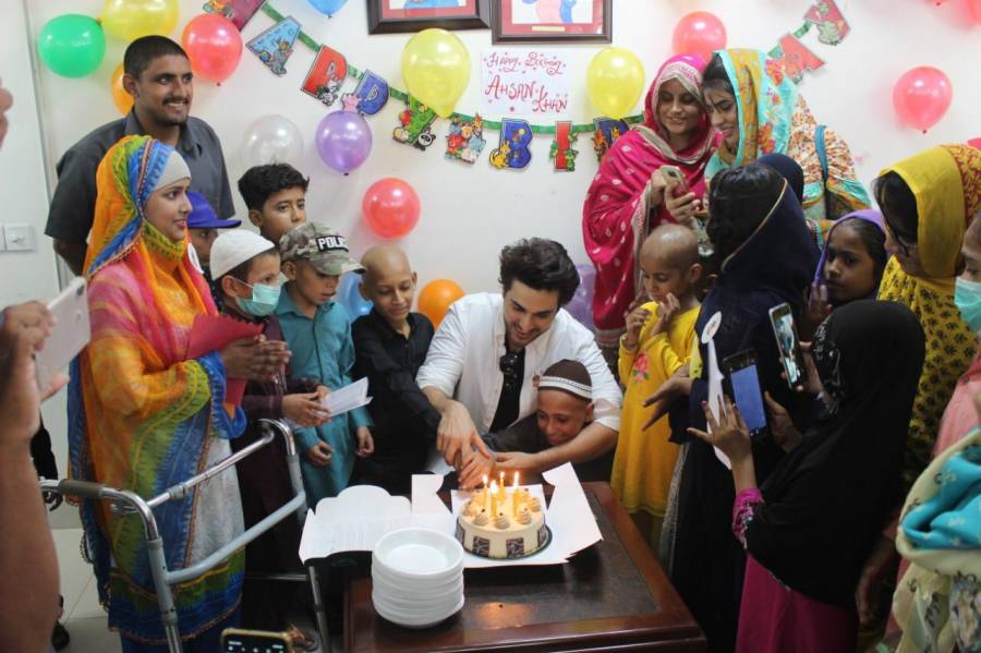  فلم سٹار احسن خان نے اپنی سالگرہ کا دن کینسر کے مرض میں مبتلا بچوں کے نام کردیا