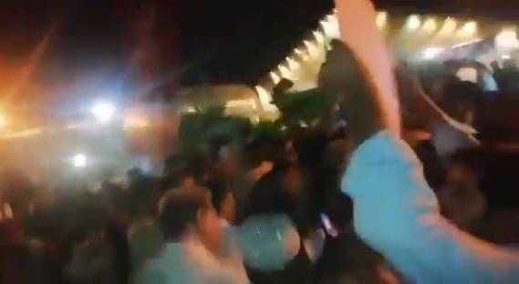شاہ محمود قریشی کیخلاف احتجاج ، حلقے کے عوام نے کھری کھری سنادیں، نعرے بازی 