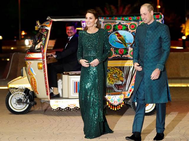 برطانوی ہائی کمیشن کے عشایئے میں شہزادہ ولیم اور شہزادی کیٹ مڈلٹن کس سواری پر بیٹھ کر پہنچے؟جان کر آپ بھی خوش گوار حیرت میں مبتلا ہو جائیں گے
