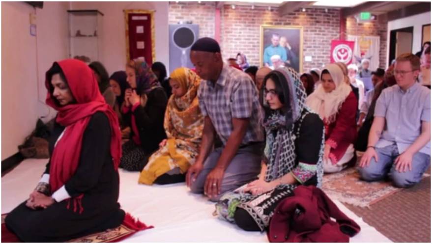 وہ خواتین امام جن کے پیچھے مسلمان باجماعت نماز پڑھتے ہیں