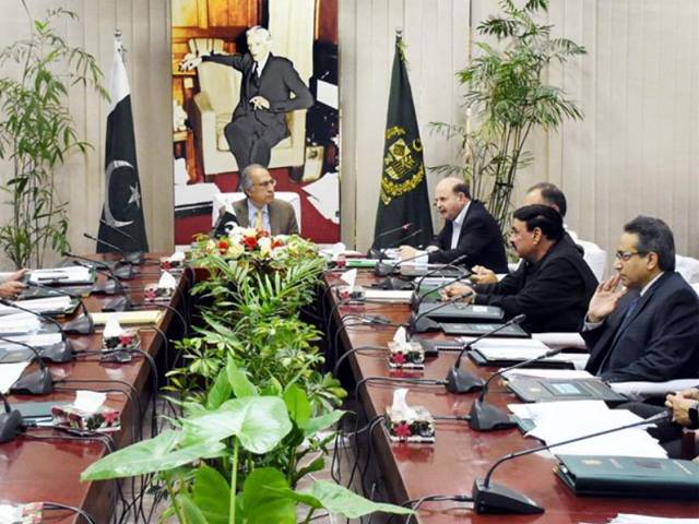 اقتصادی رابطہ کمیٹی کا اجلاس، کراچی کی بندرگاہ پرپھنسی ایک ہزار گاڑیوں کو کلئیر کرنے کی ہدایت