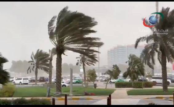 ’ماہا‘ کی وجہ سےمتحدہ عرب امارات میں طوفانی بارش، اسکول بند،معمولات درہم برہم