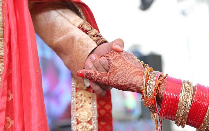ڈنمارک کی گوری لڑکی بلیک لسٹڈ پاکستانی نوجوان سے شادی کرنے پاکستان پہنچ گئی
