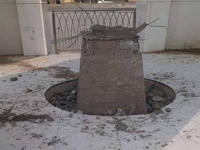  عزیز آباد کے جناح گراؤنڈ میں یادگار شہداء کو نامعلوم افراد نے مسمار کردیا 