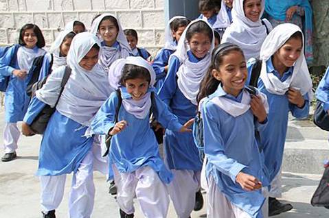 پنجاب اور خیبرپختونخوا میں تعلیمی ادارے کھل گئے،بارش کے سکولوں میں طلبا کی حاضری کم رہی