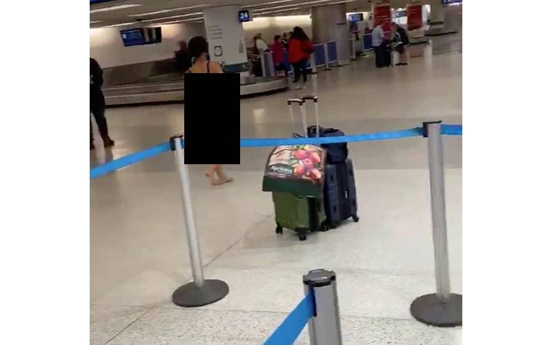 ایئر پورٹ پر خاتون کپڑے اتار کر برہنہ ہوگئی، ویڈیو نے سوشل میڈیا پر تہلکہ مچادیا