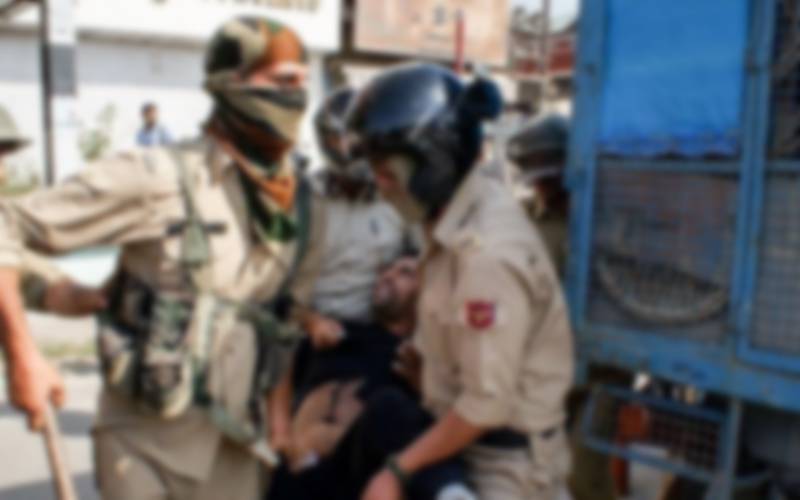 دہلی فسادات میں پولیس کے خاموش تماشائی کا کردار ادا کرنے پر بھارتی صحافی بھی برس پڑے